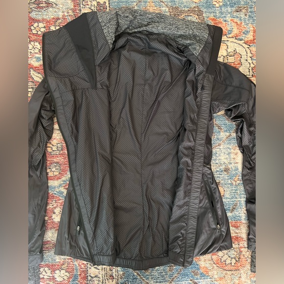 Lululemon Run Inspire Jacket - Picture 6 of 12